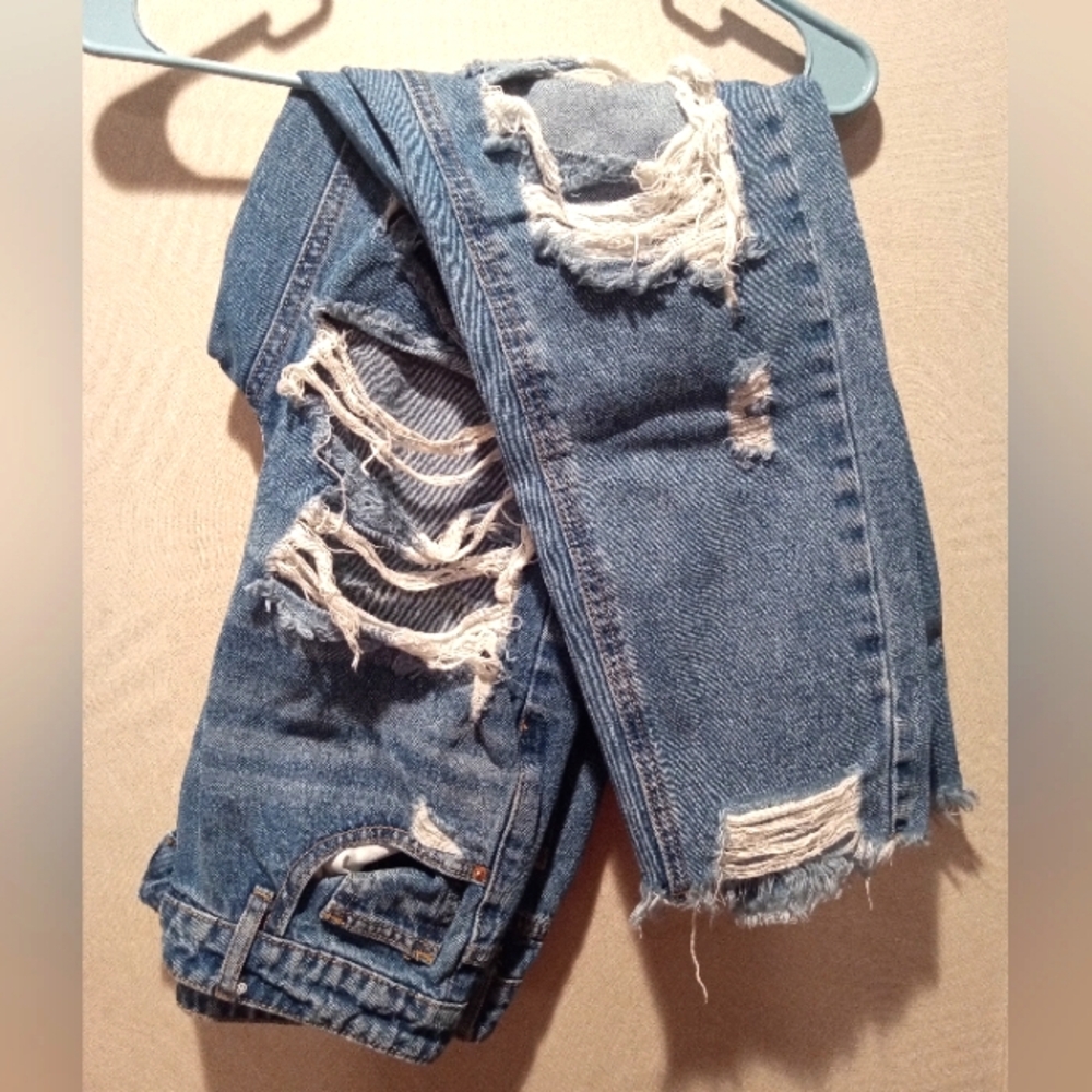 SHEIN Distressed Boyfriend Jeans